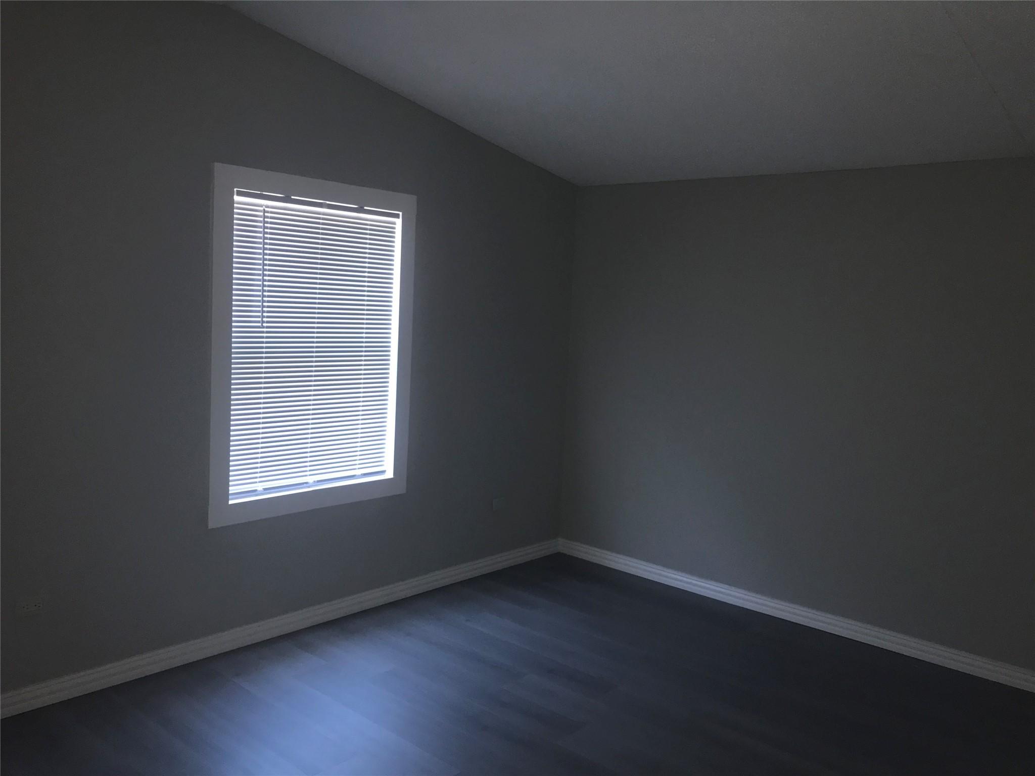 Image 3: Bedroom