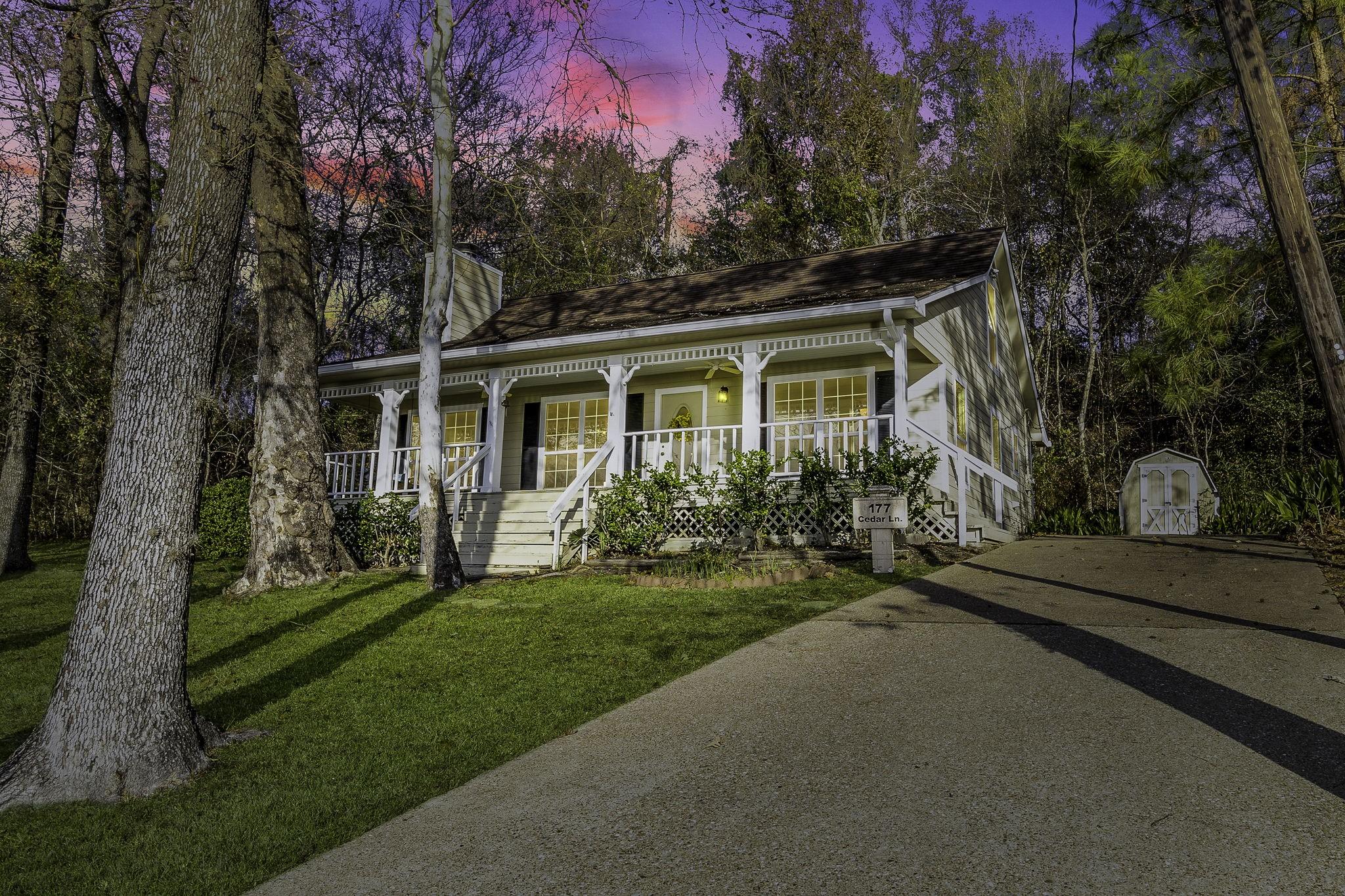 Image 1: Quant cottage that sits on a half an acre, right a