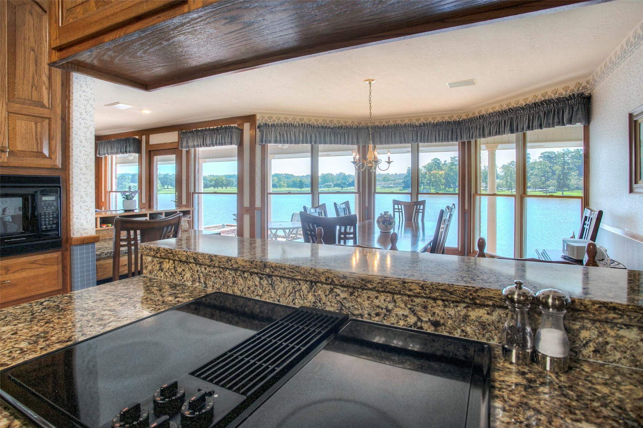 Image 3: Waterviews from most rooms, Kitchen...