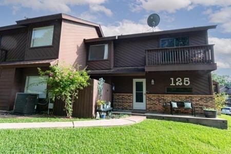 200 Fountain Lake W