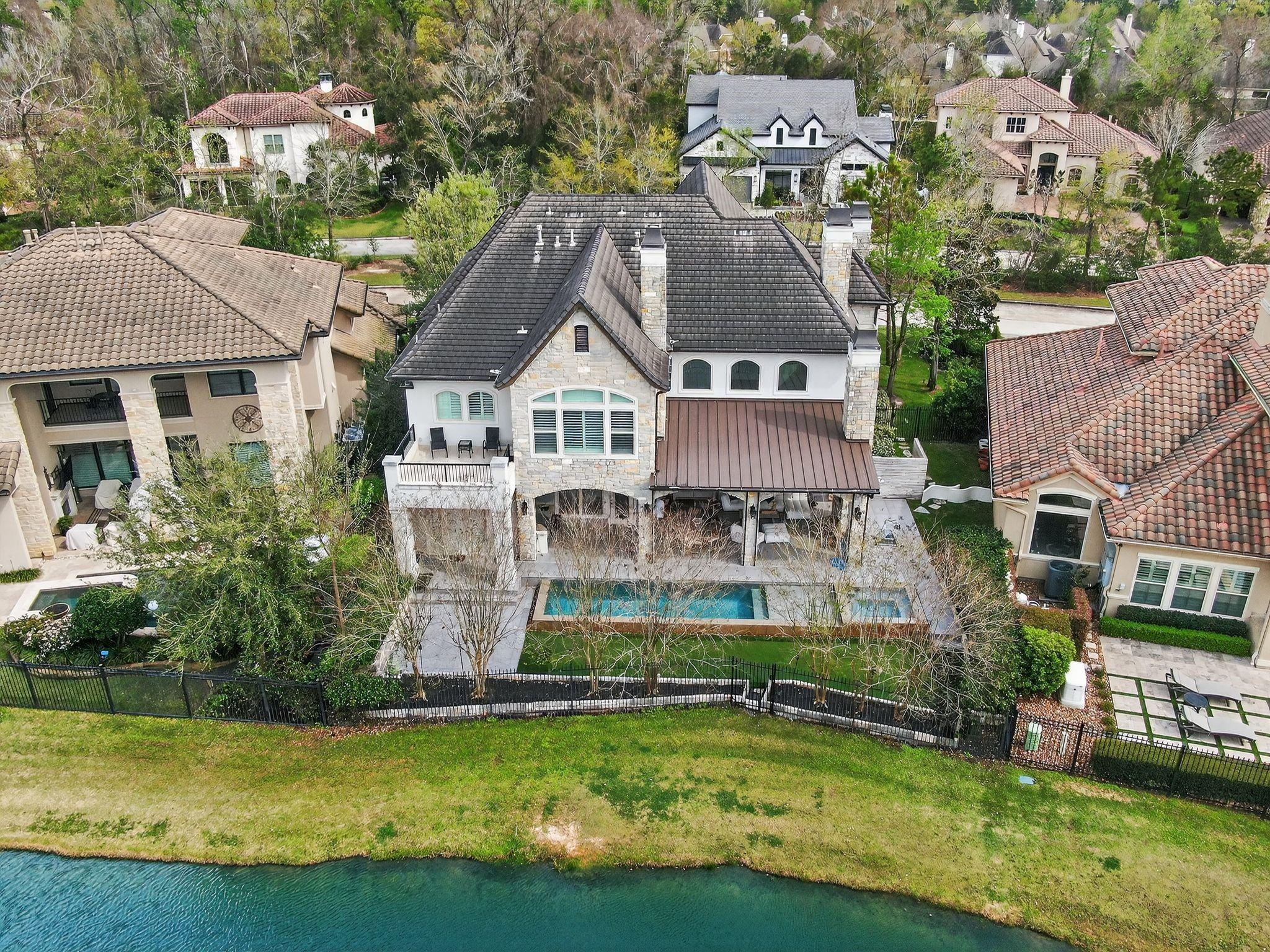 Image 3: Aerial look of the back