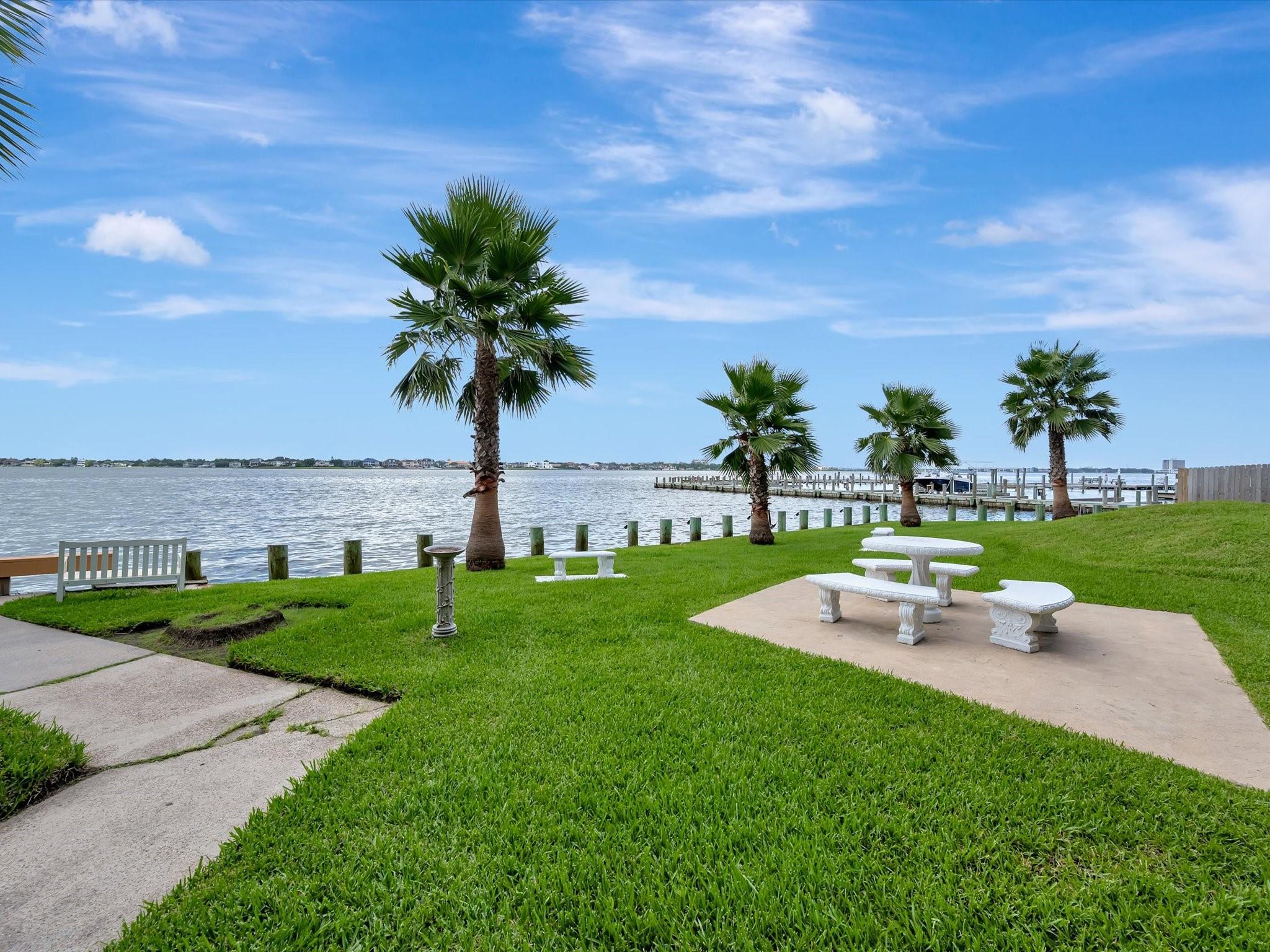 Image 3: COMMON WATERFRONT GROUNDS