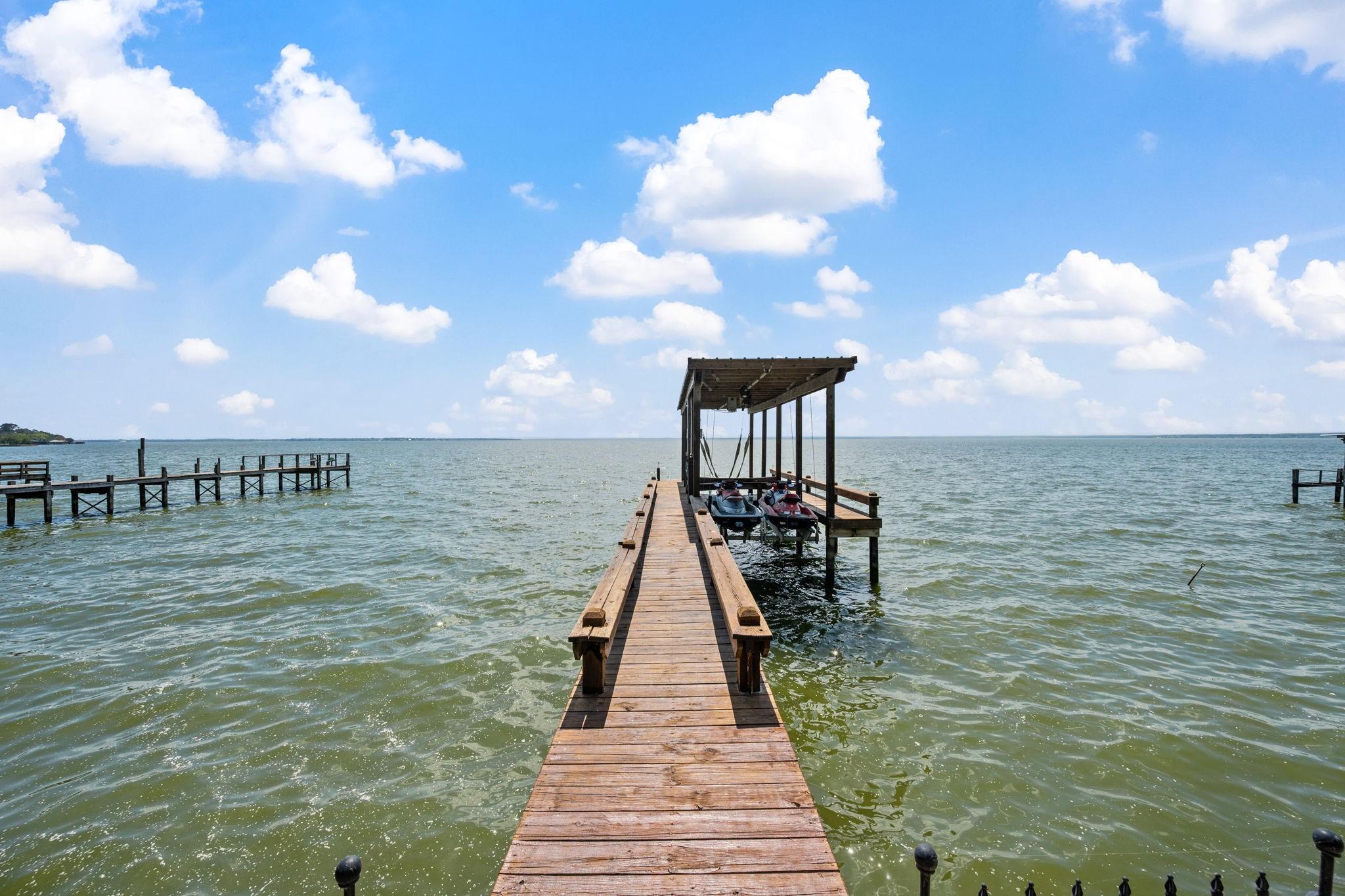 Image 3: Two boat lifts. Two jet ski lifts.