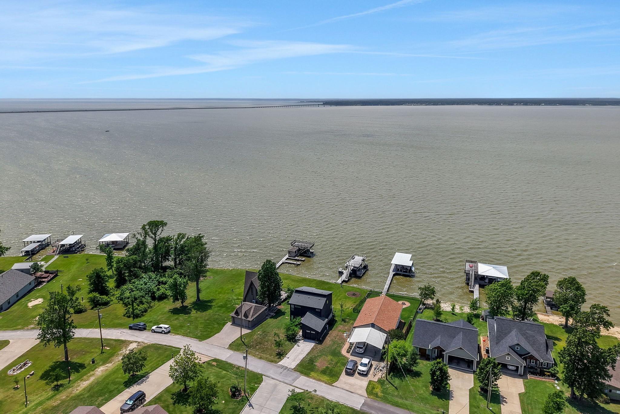 Image 1: Welcome to 546 W Cattle Drive on Lake Livingston -