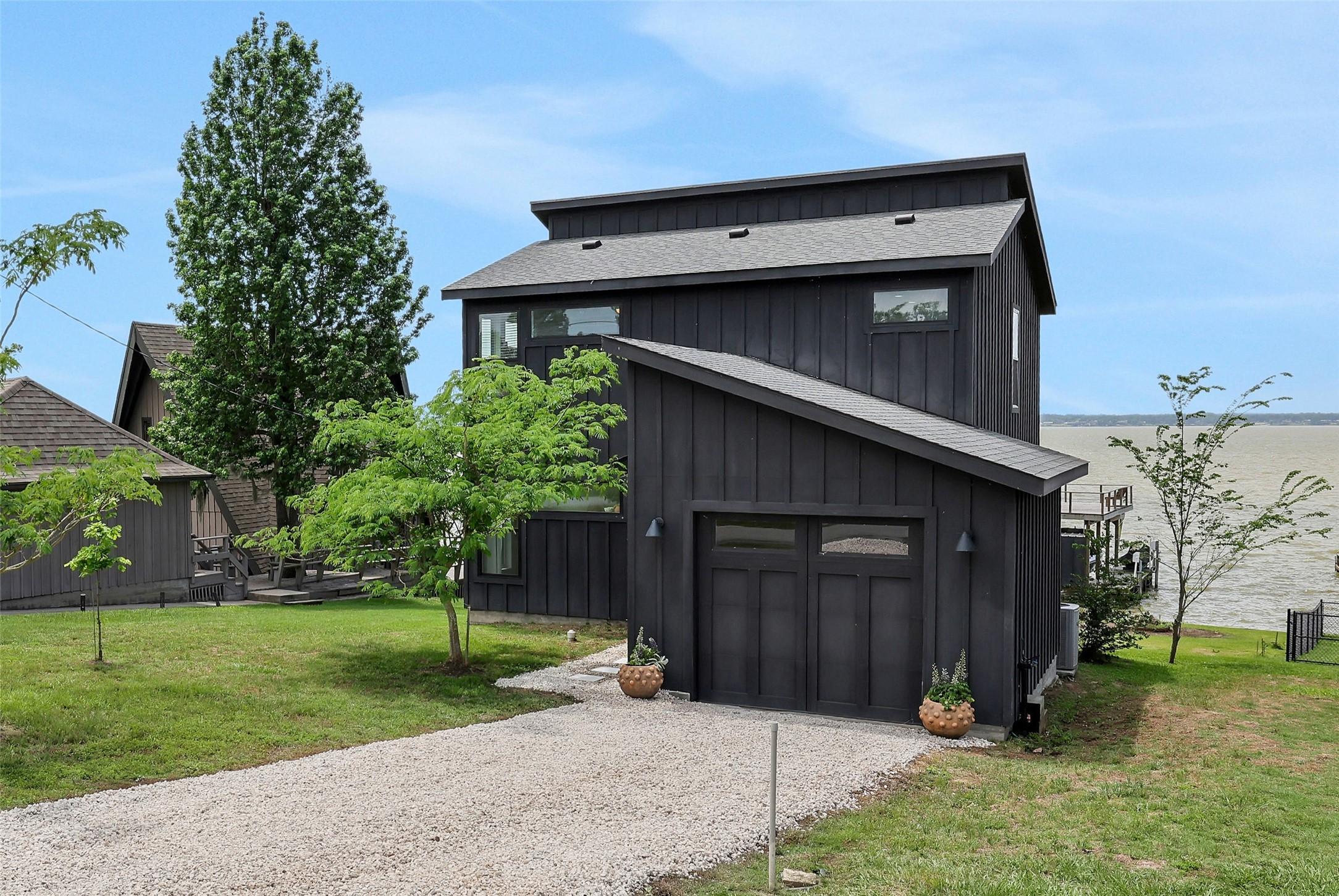 Image 3: This 2022 built home is located in the community o