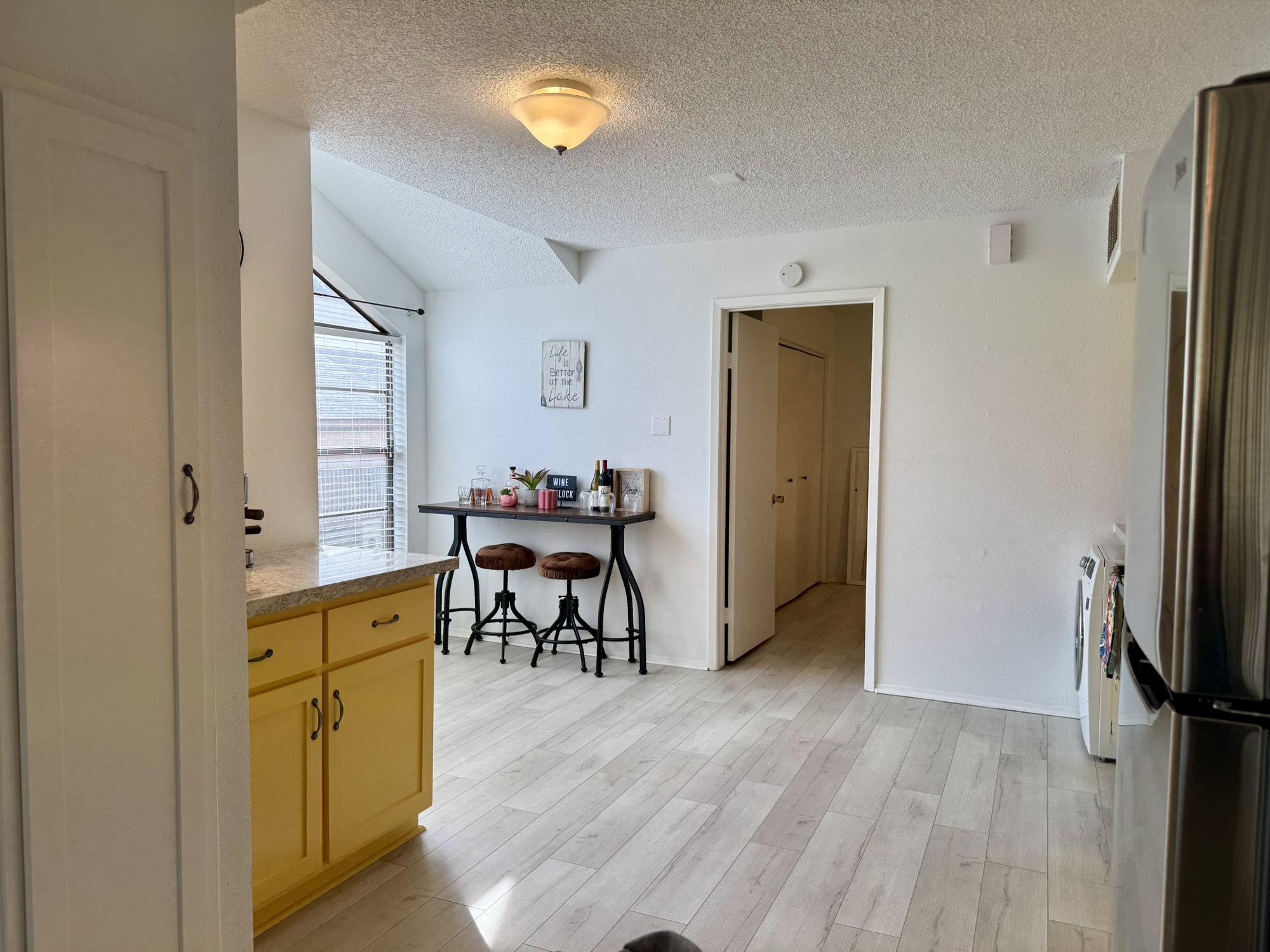 Image 4: Kitchen