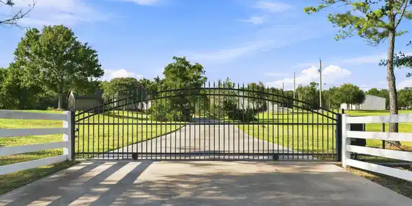 Image 2: Private entrance.