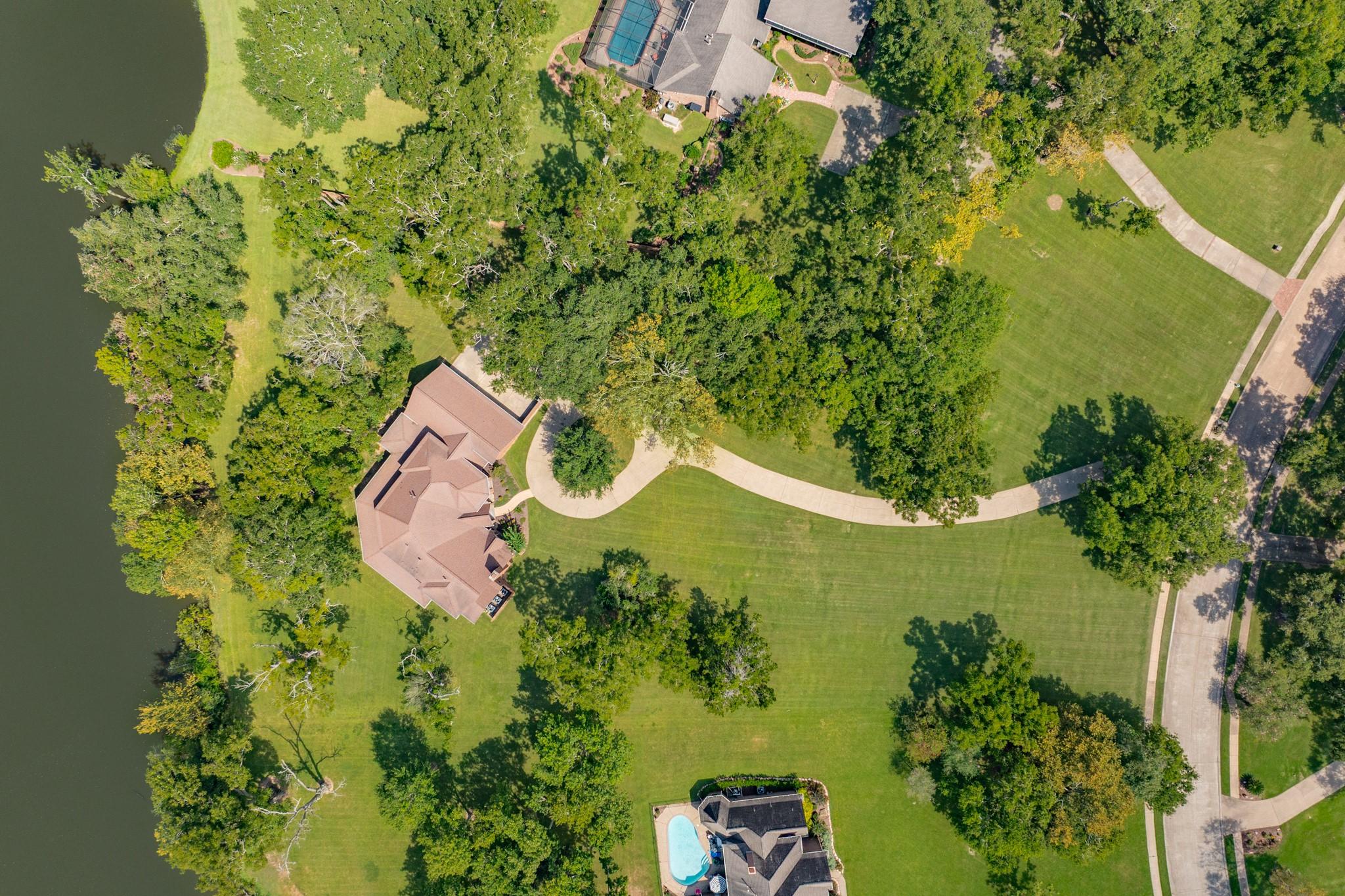 Image 3: Situated on a beautifully maintained 2.97-acre lot