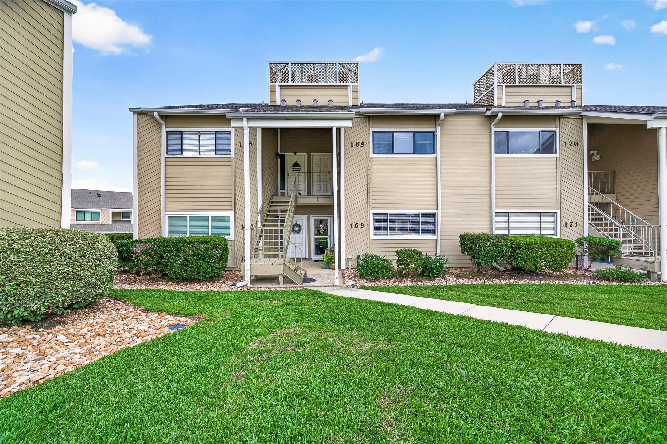 Image 2: Middle unit  on the second floor.