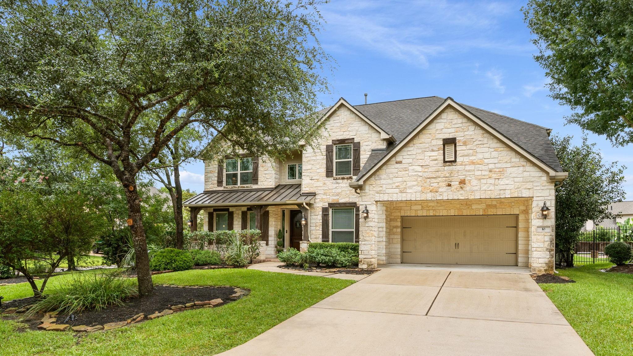 Image 2: This stunning 5-bedroom residence features a spaci