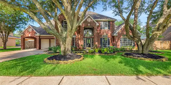 1122 Lake Country Drive