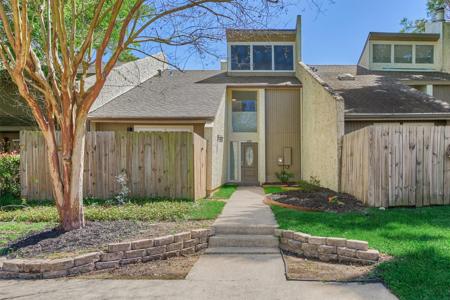 12239 Glenview Drive
