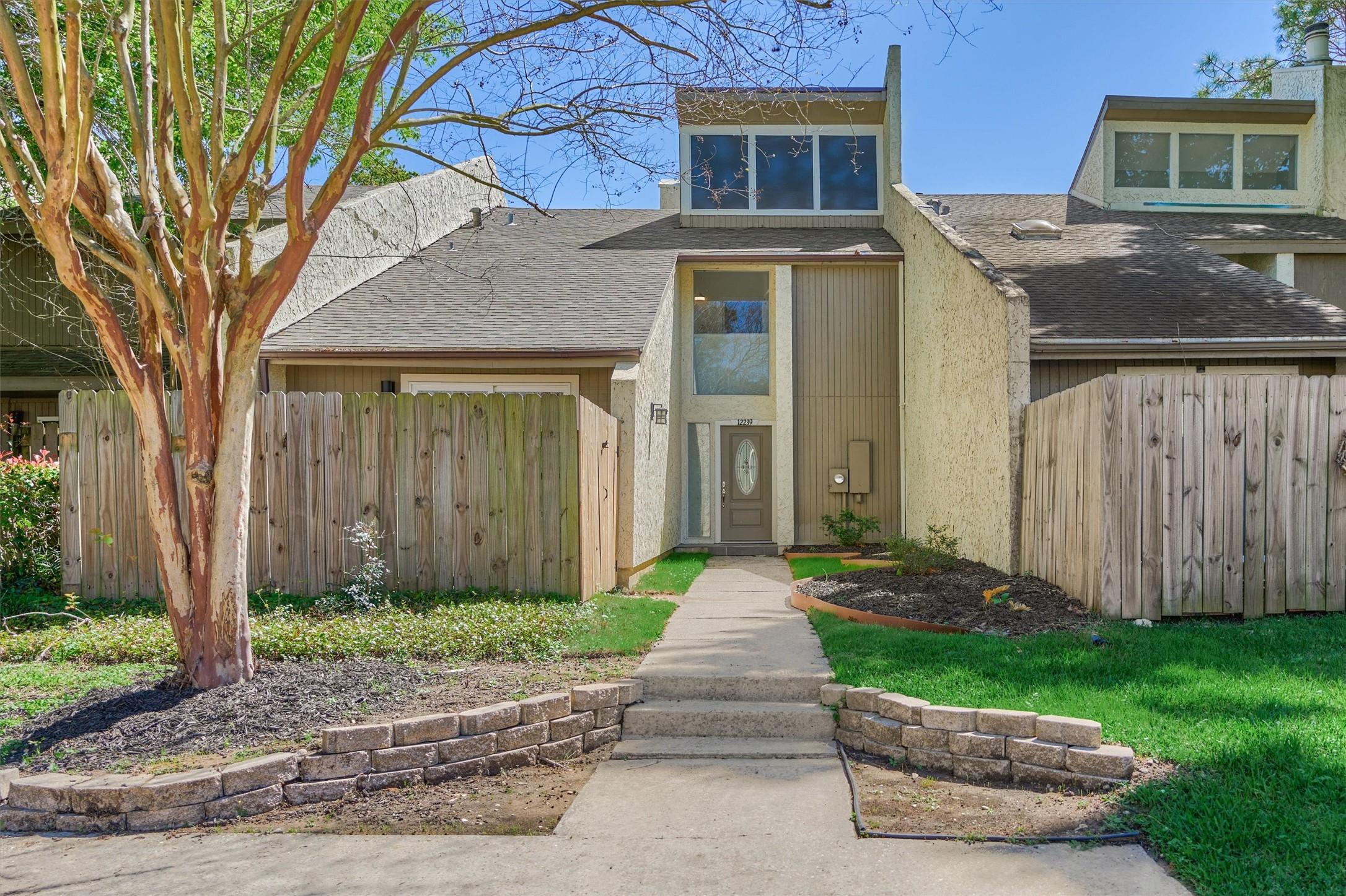 Image 1: Welcome home to this townhome in the heart of Wald