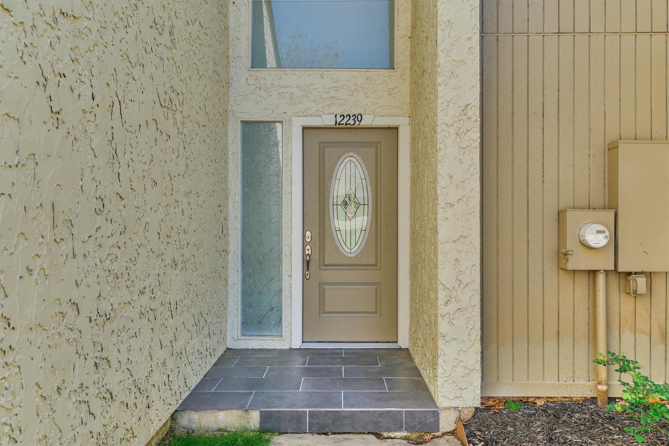 Image 3: The leaded glass door welcomes you!
