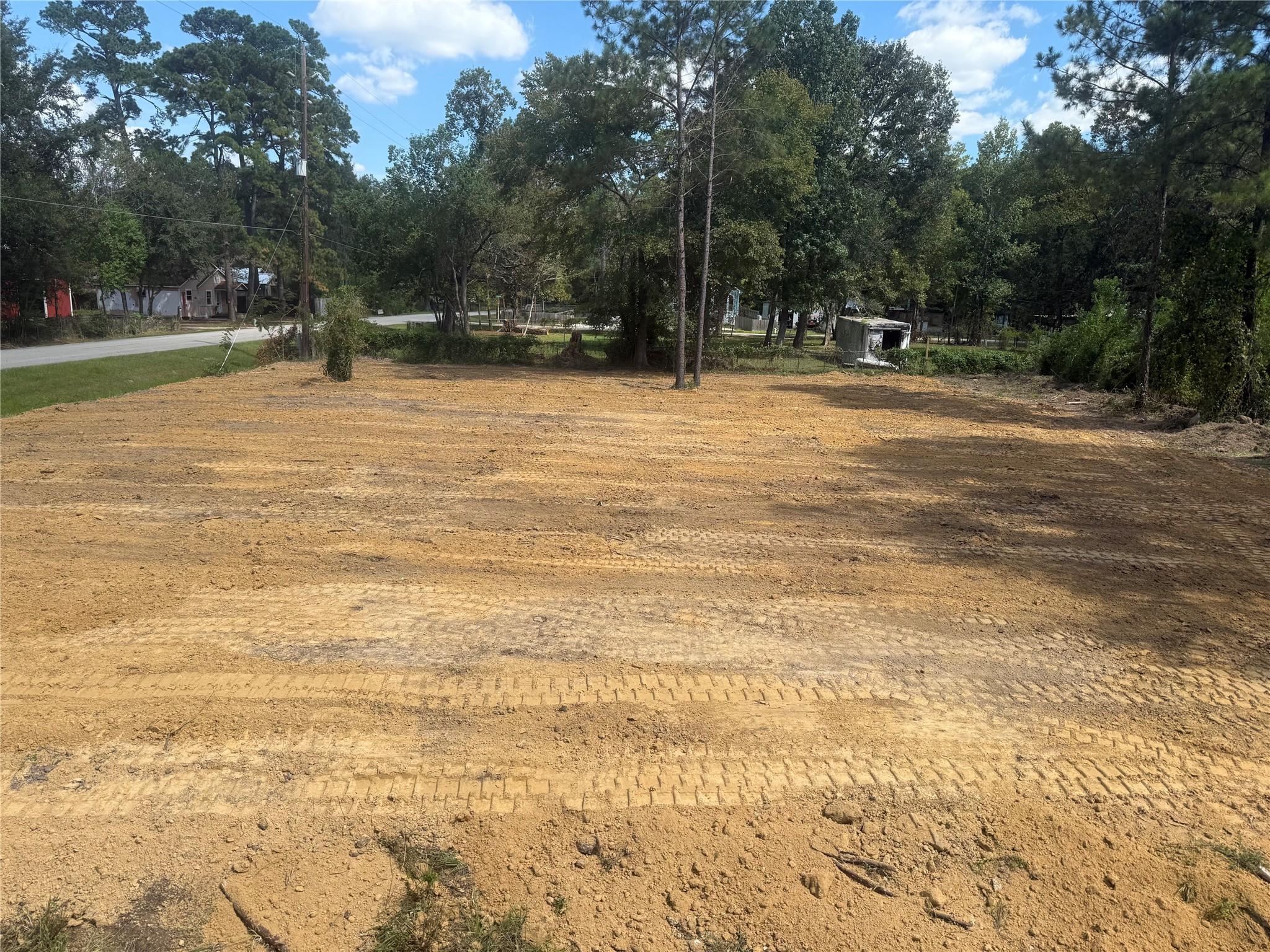 Image 4: Spacious cleared lot surrounded by mature trees, o