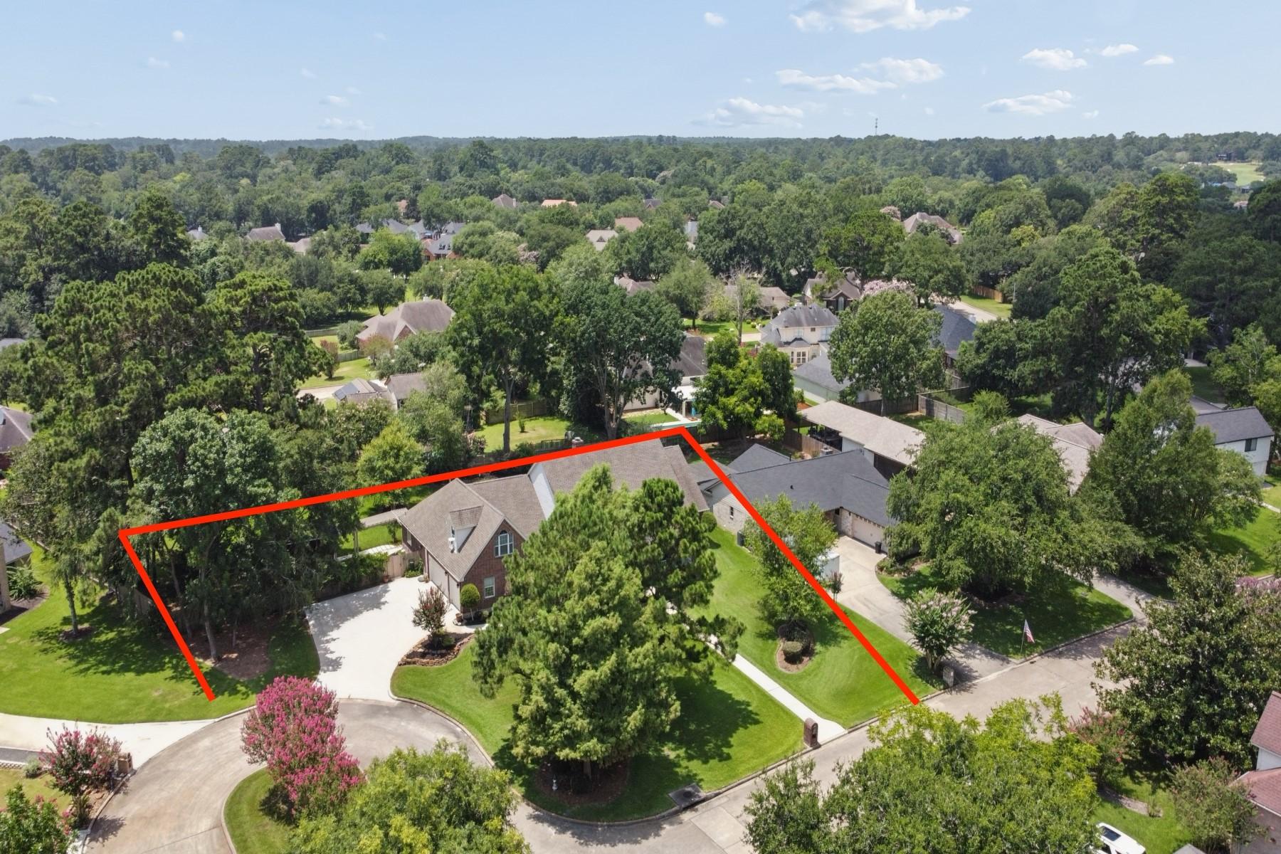 Image 4: Great property with the extra driveway space.