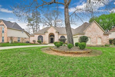 8207 Magnolia Glen Drive