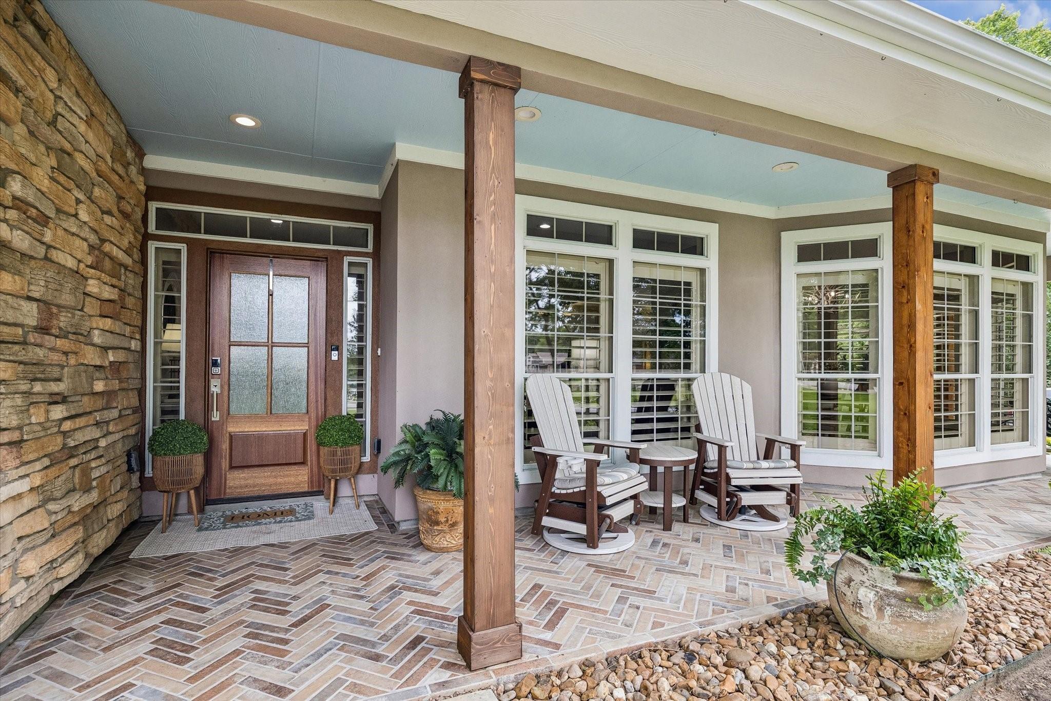 Image 3: Enjoy coffee in the morning on your wraparound por