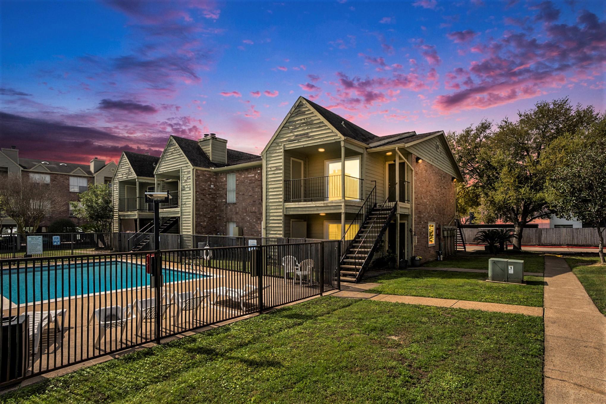 Image 2: One bedroom and one bathroom unit over looking ove