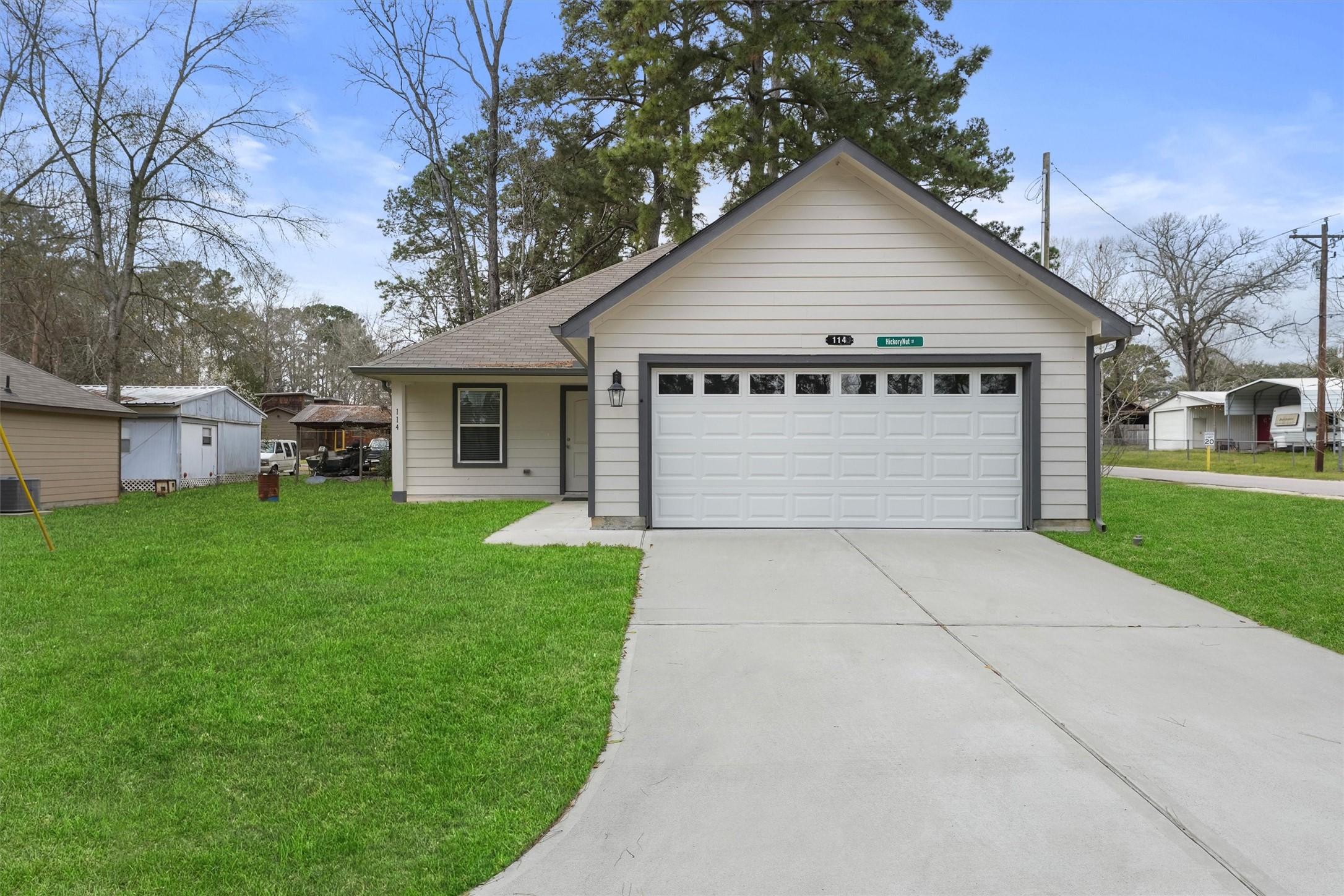 Image 1: Easy in and out; corner lot on a quiet culdesac st