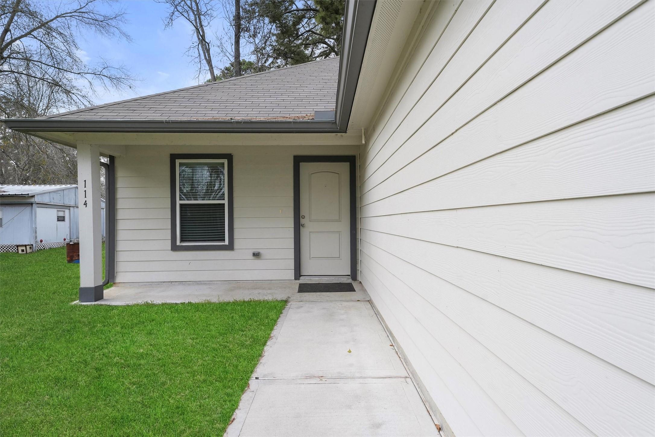 Image 2: Covered front porch ideal for sitting and enjoying