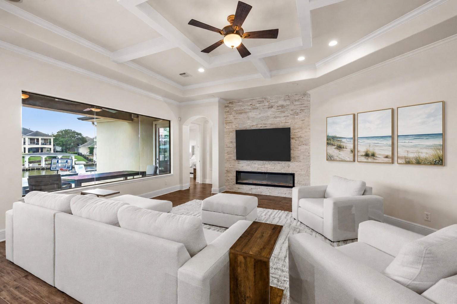 Image 4: Panoramic waterfront views from your kitchen and d