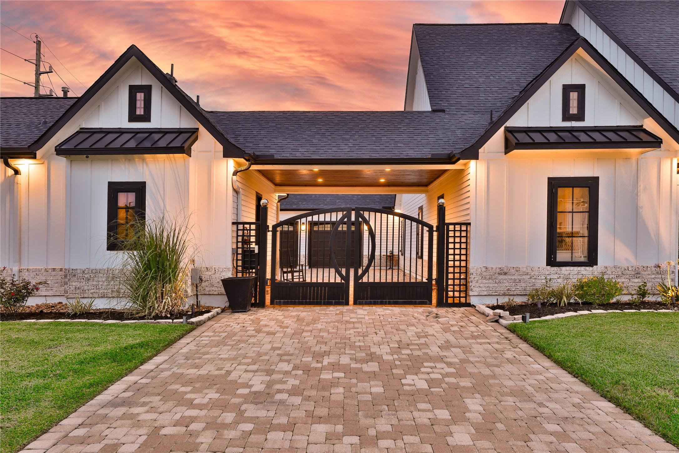 Image 3: Driveway Gate