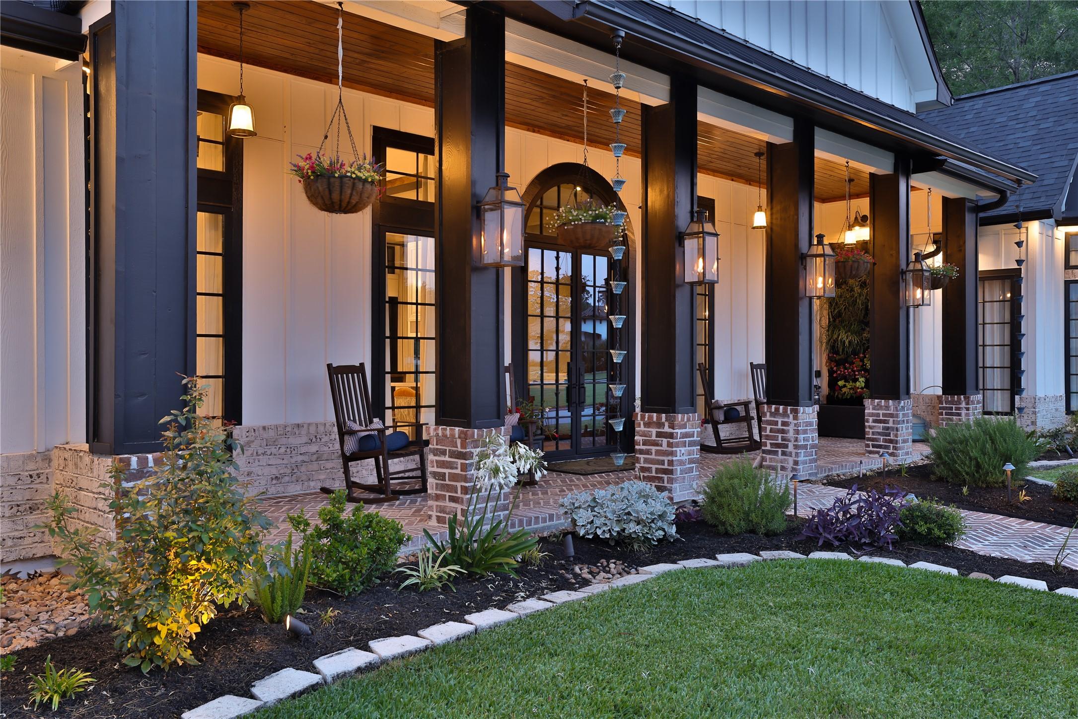 Image 4: Front Patio Angle
