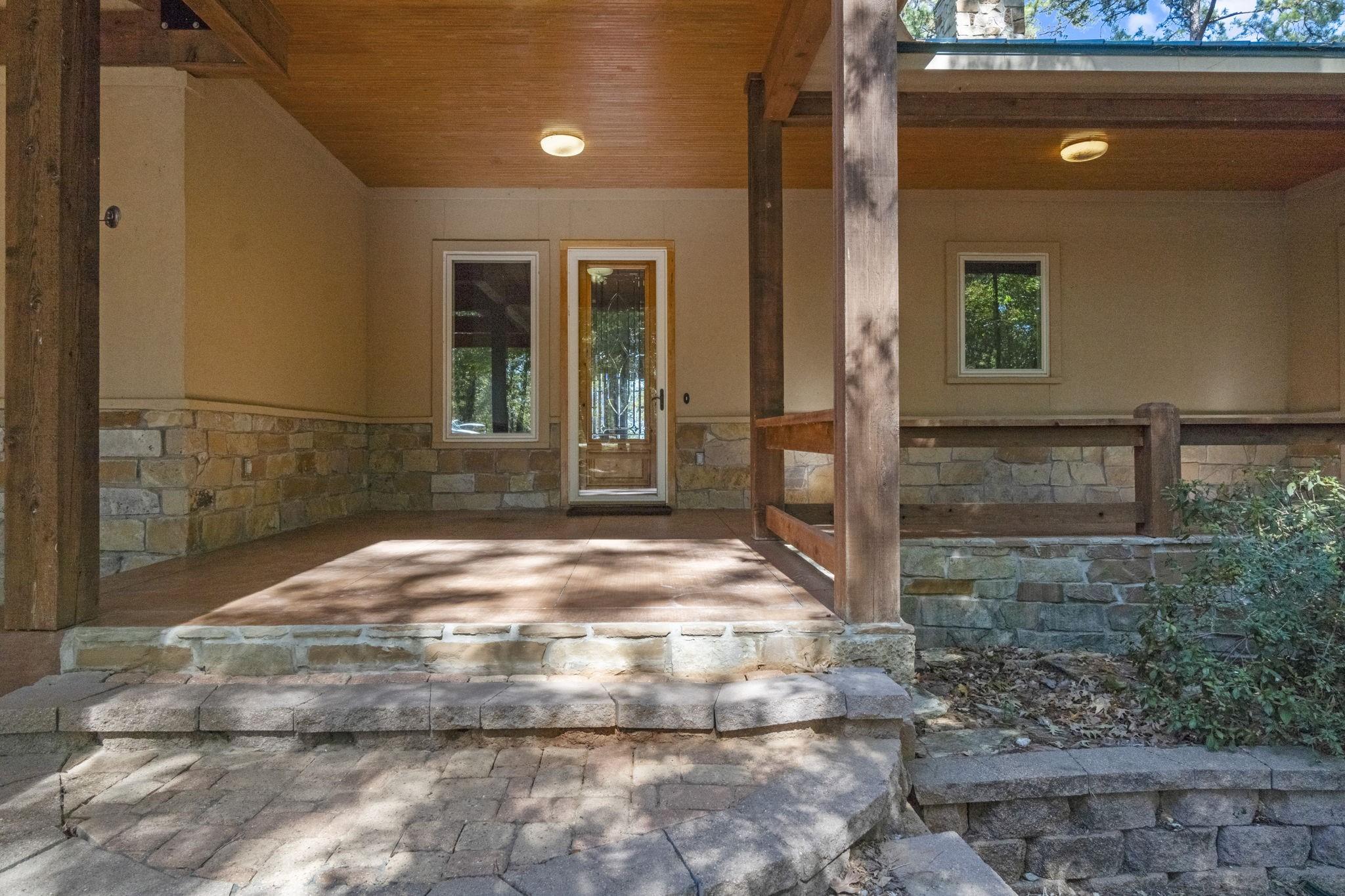 Image 4: Gorgeous details begin on the spacious front porch