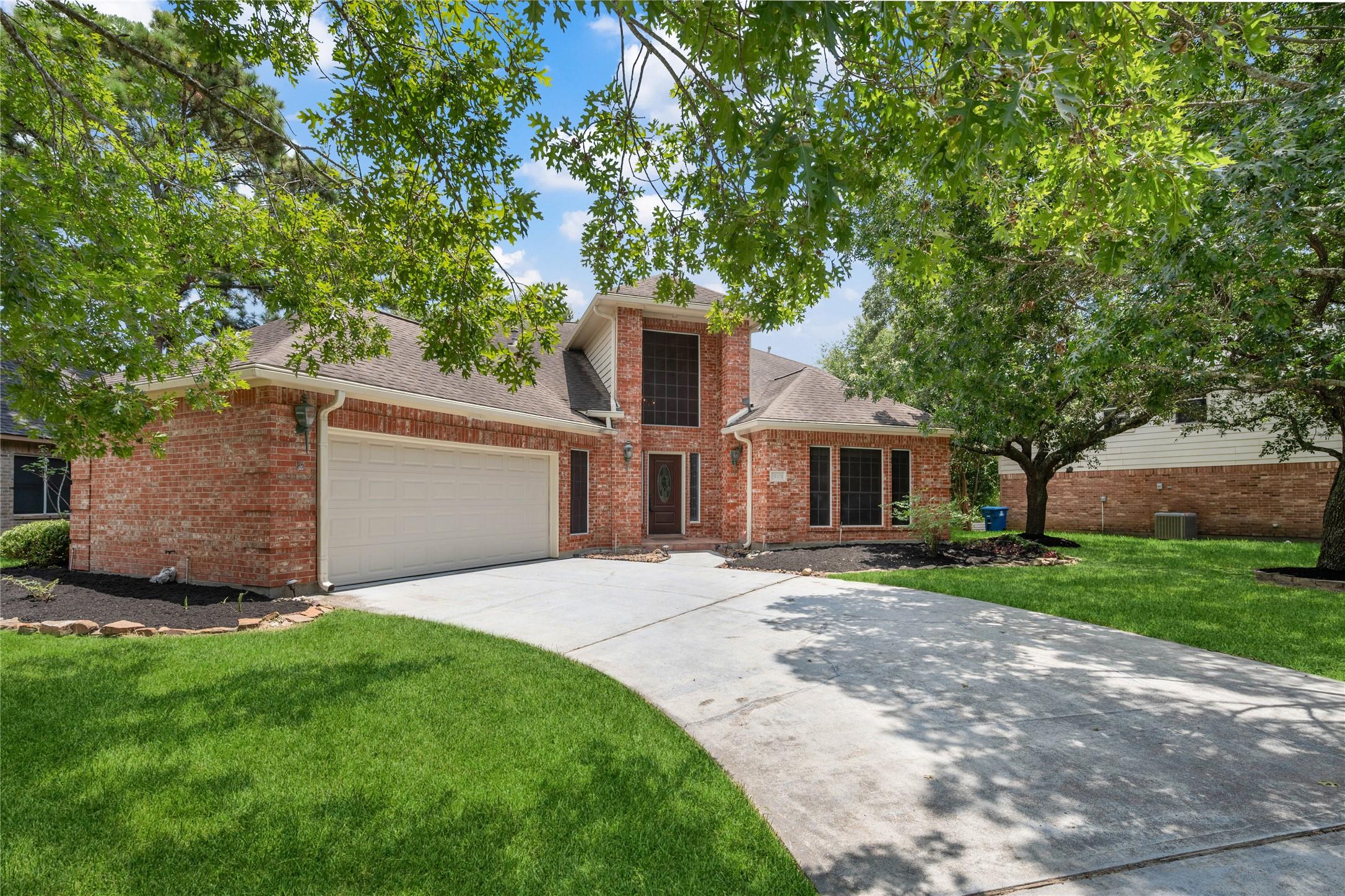 Image 3: Large driveway