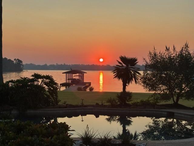 Image 2: Wake up to the most beautiful sunrises!