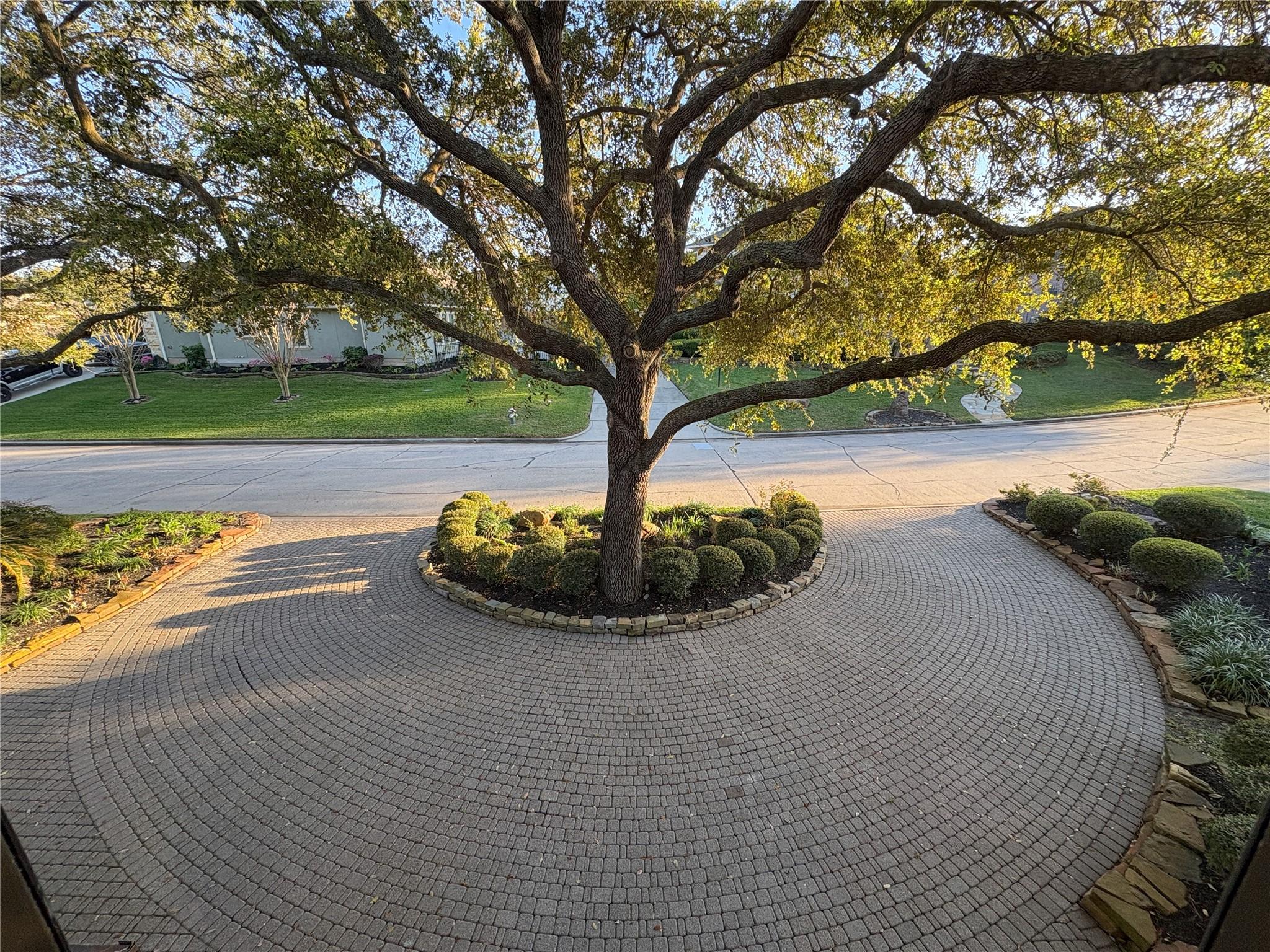 Image 3: A sweeping circular driveway gracefully embraces a