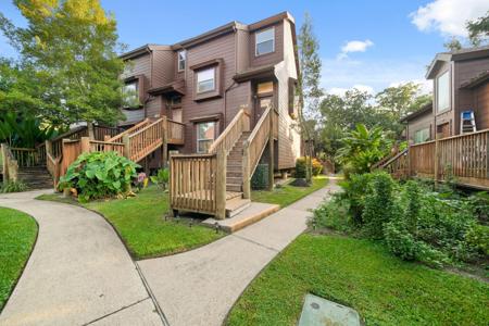813 DAVIS Road