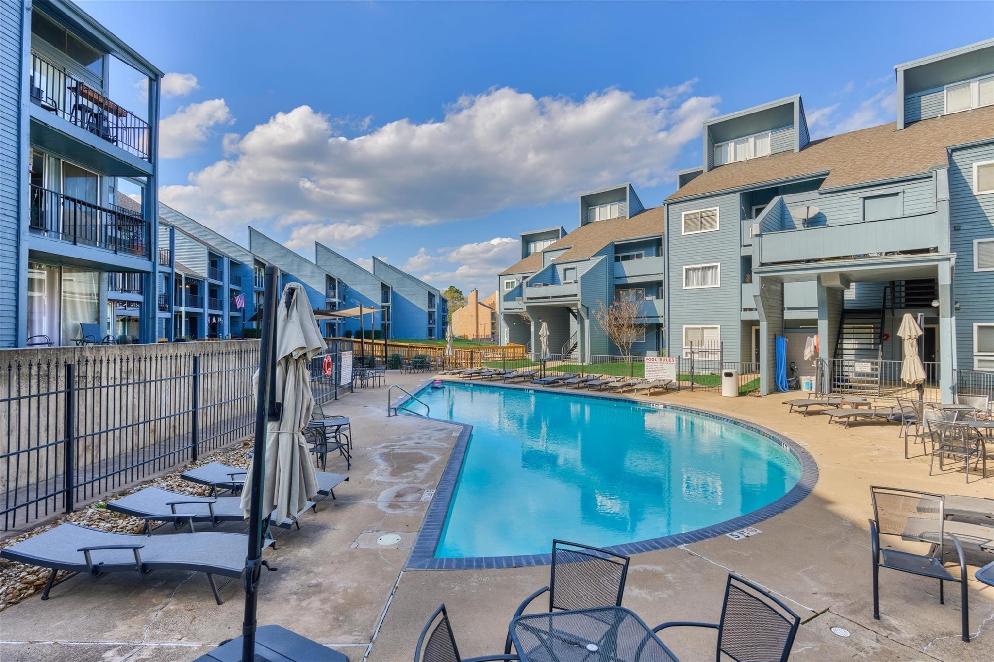 Image 4: Pool for Harbour Village residents.