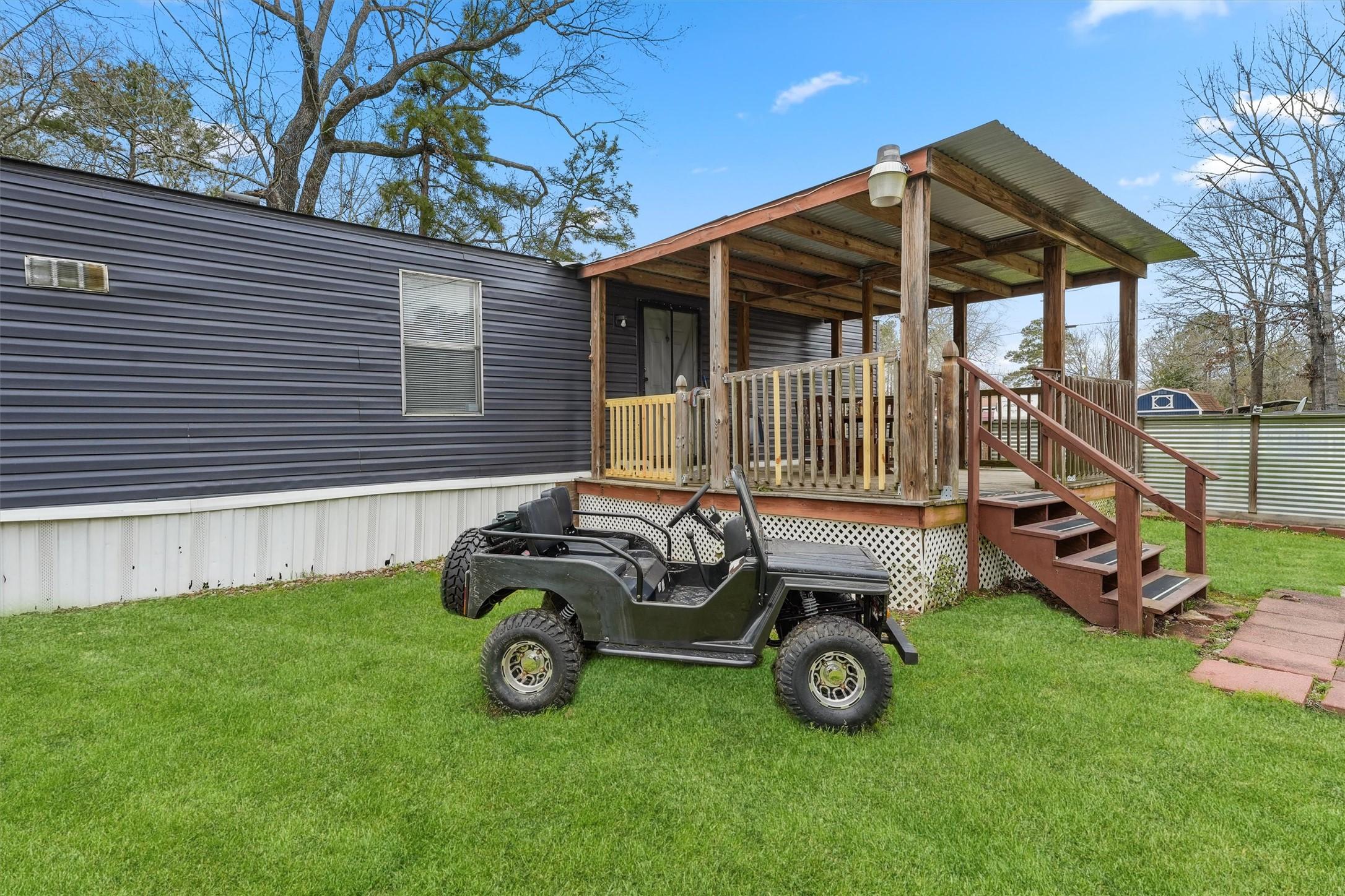 Image 2: Great sized deck and porch on the front of the hom