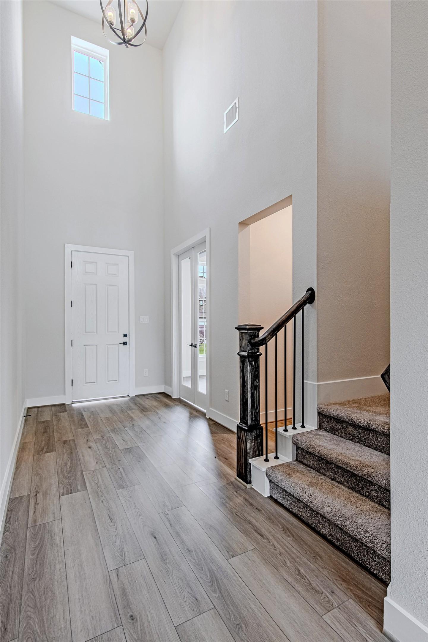 Image 3: Bright foyer with high ceilings and natural light,