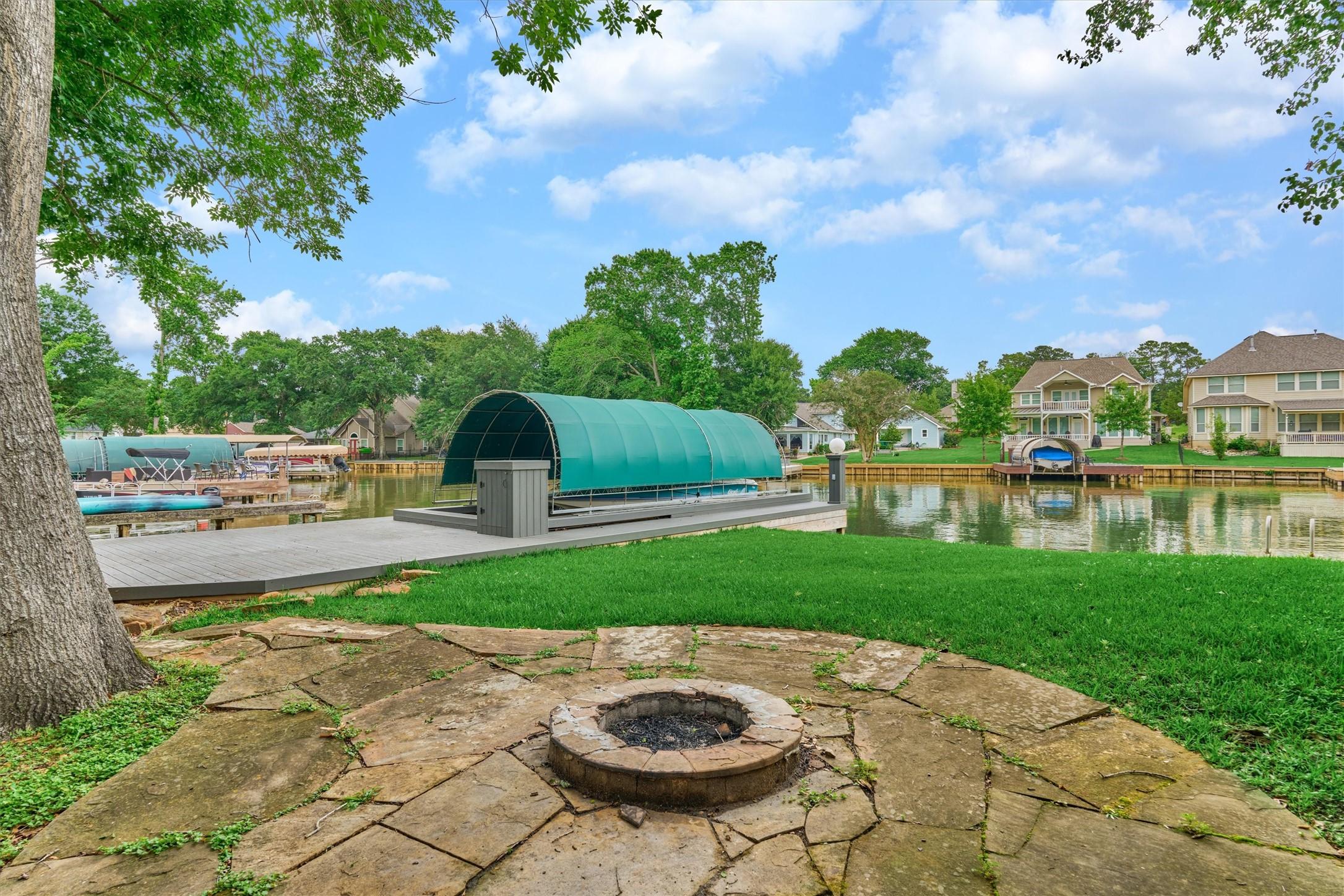 Image 2: Welcome to this lakefront home with amazing views!