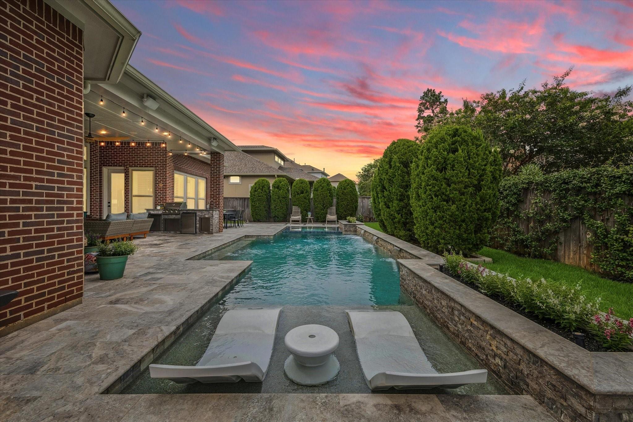 Image 3: Perfect place to party or just relax and enjoy the