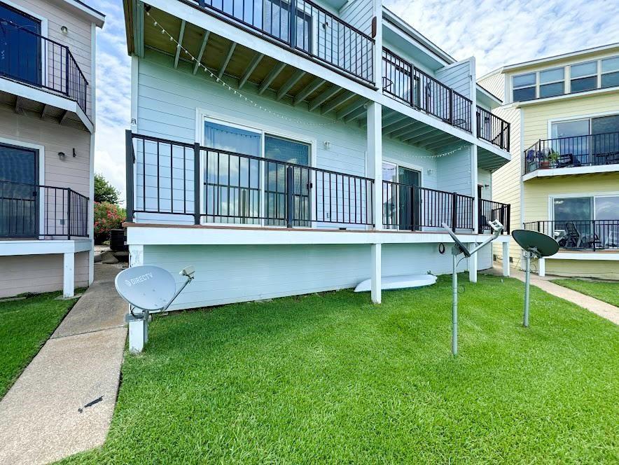 Image 4: This photo shows a modern multi-story home with sp