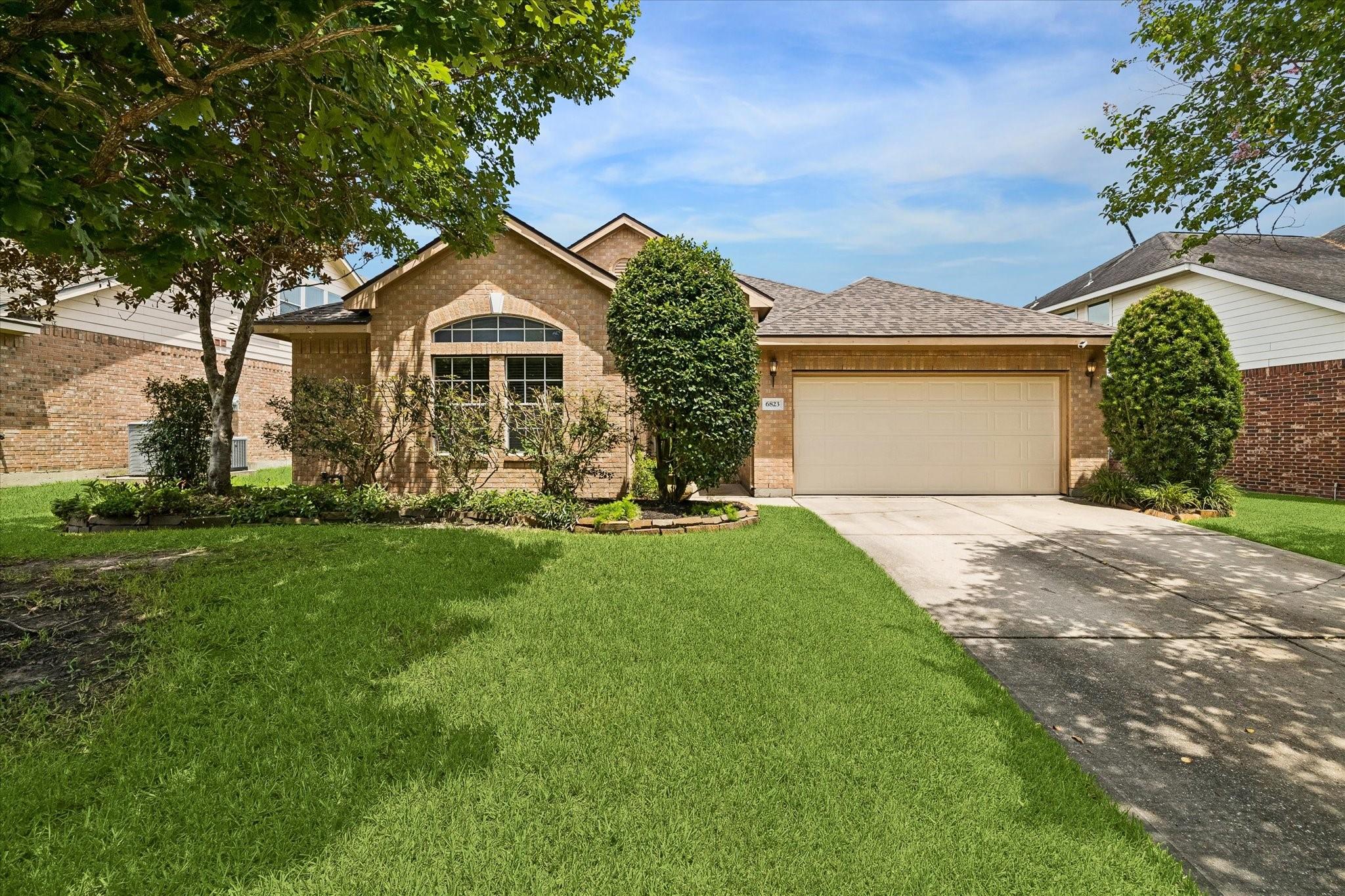 Image 1: Great 1-story home is located on a cul-de-sac stre