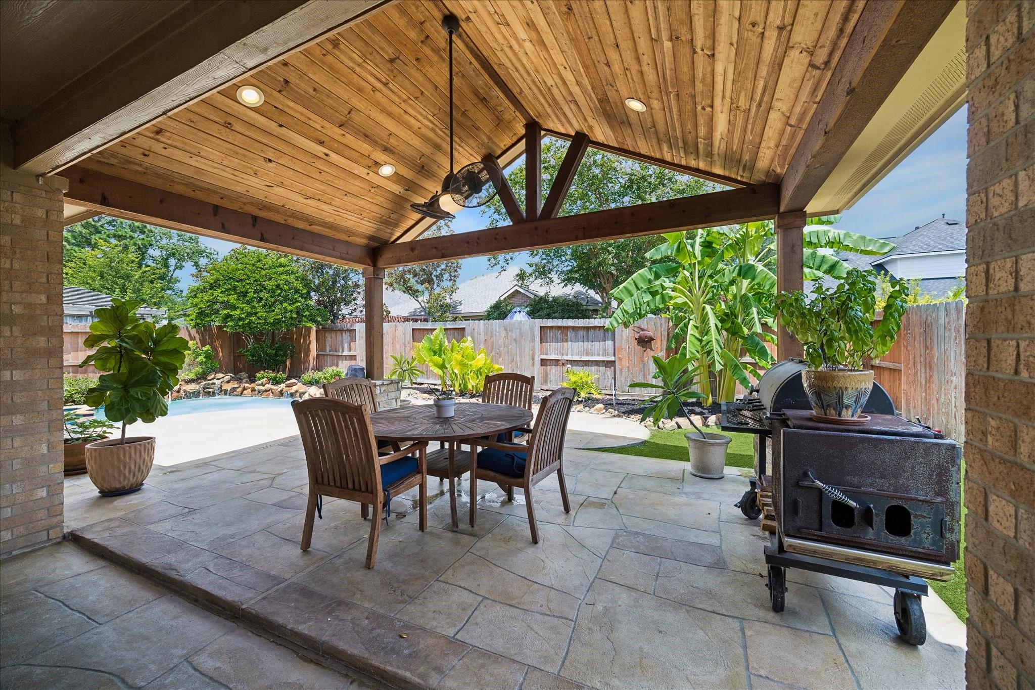 Image 2: Step out and enjoy the backyard
