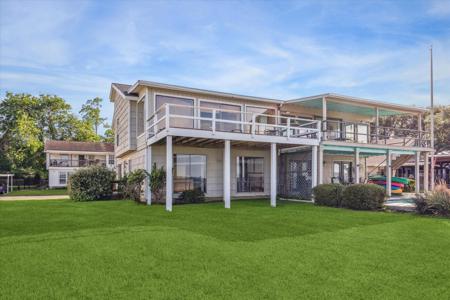 76 Lakeview Village
