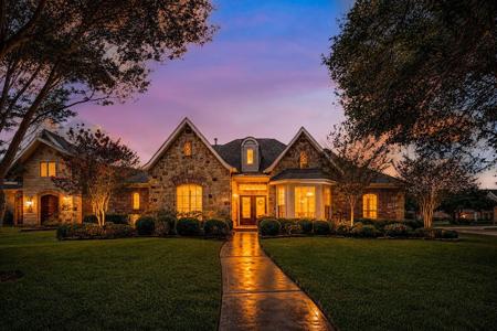 4915 Westchester Drive
