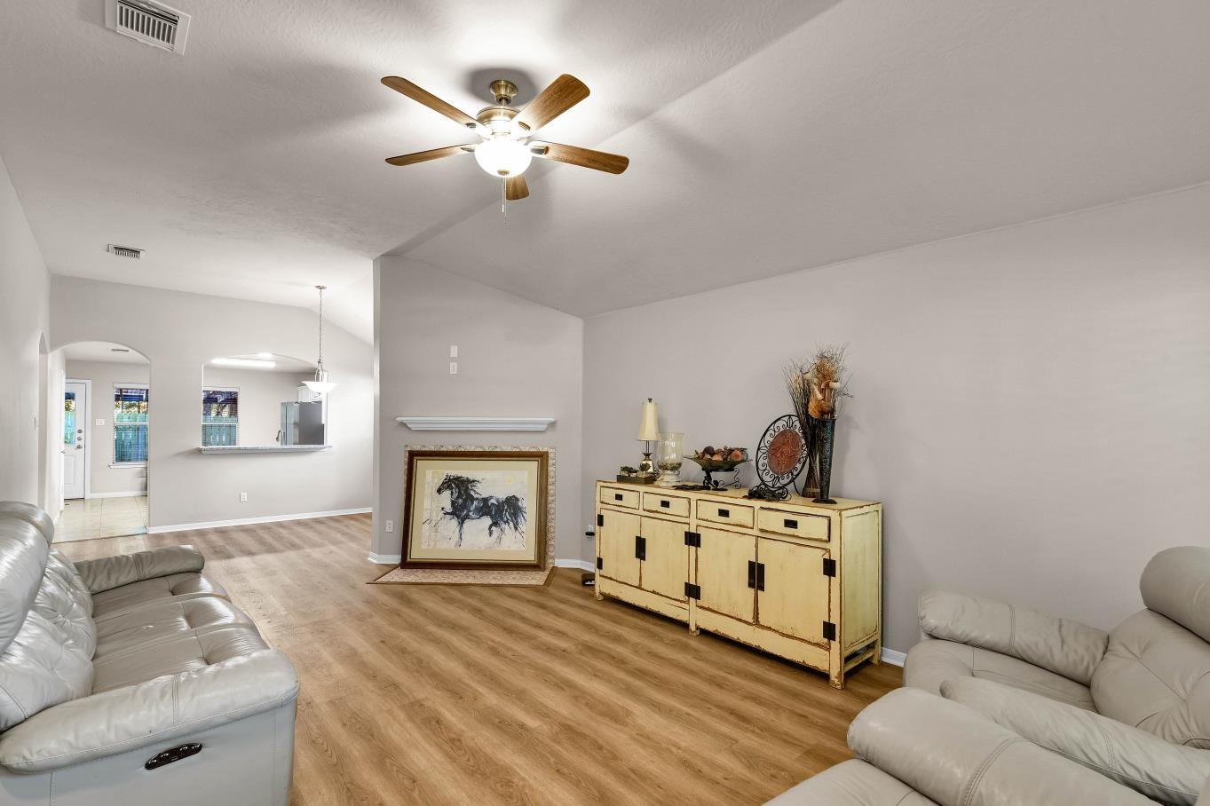 Image 3: living room