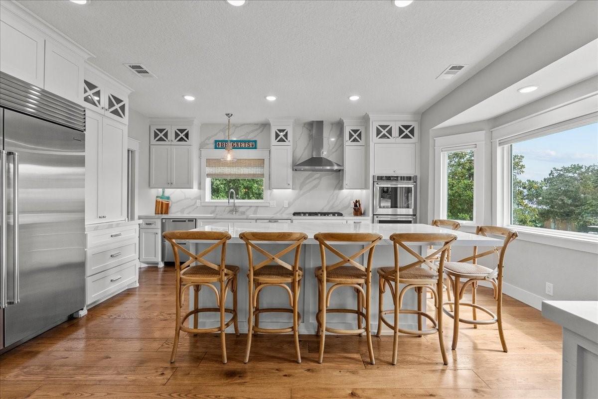 Image 3: Beautiful updated kitchen!