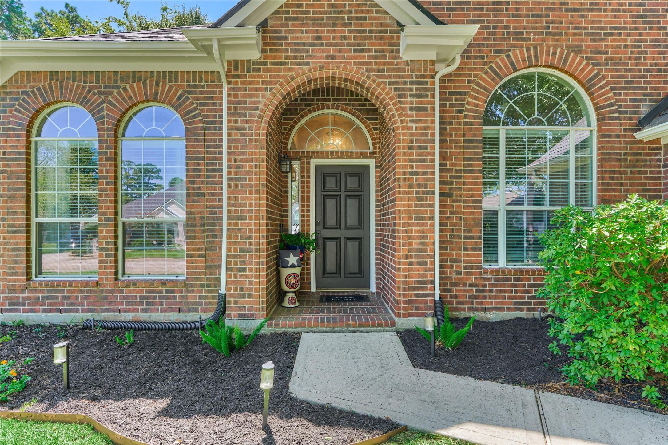 Image 4: Charming brick facade with elegant arched windows
