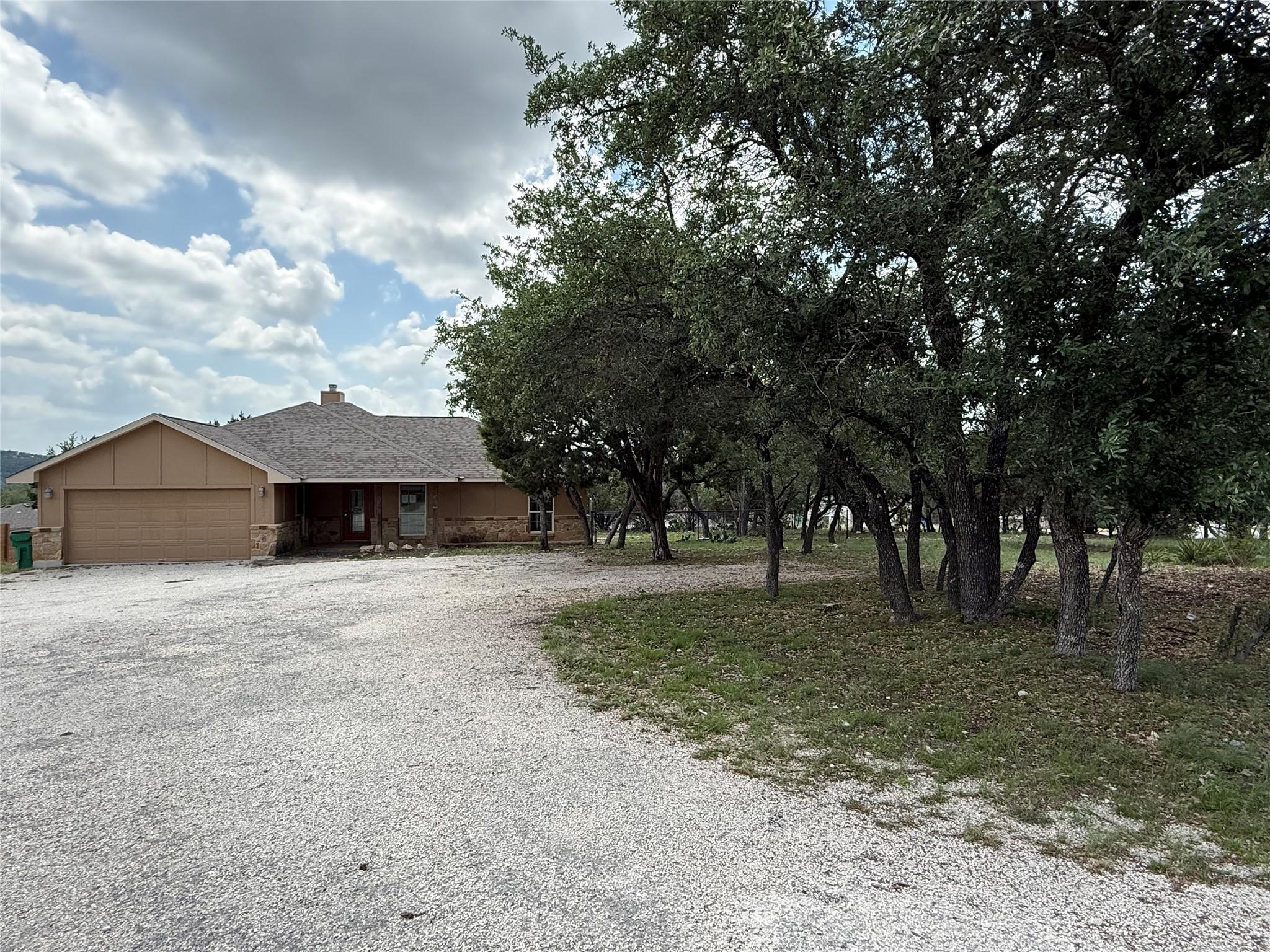 Image 4: Front driveway