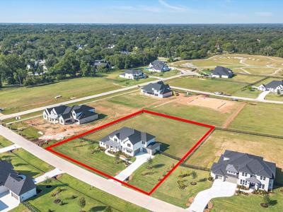 19 Woodland Creek Court