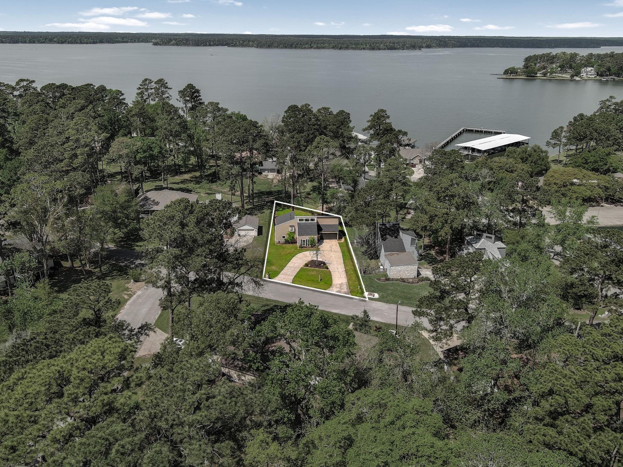 Image 3: 1/3acre in Corinthian Point!