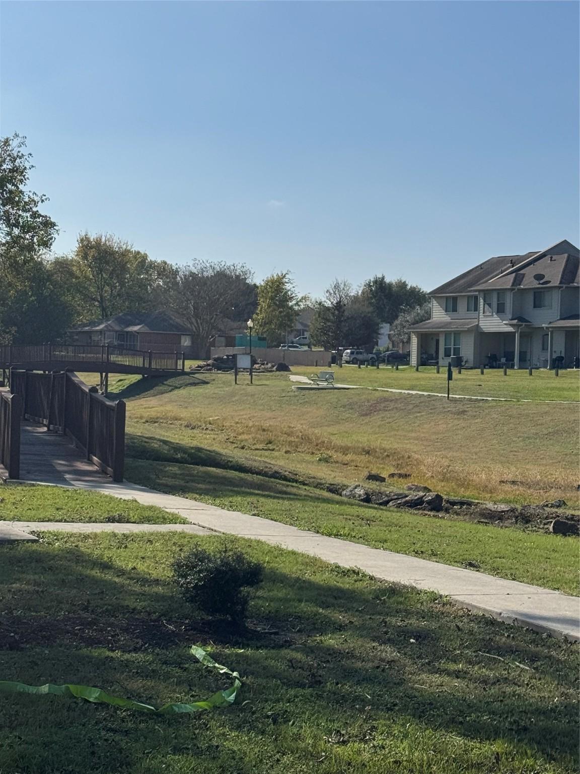 Image 4: subdivision walking/jogging path